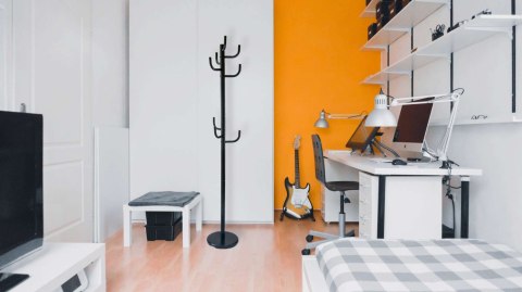 WIESZAK STOJĄCY WIKTOR 175CM CZARNY