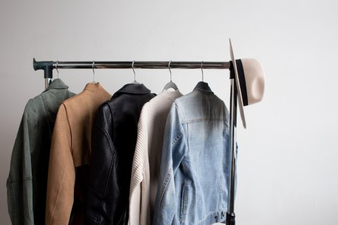 WIESZAK STOJĄCY NA KÓŁKACH ELA - POJEDYNCZY