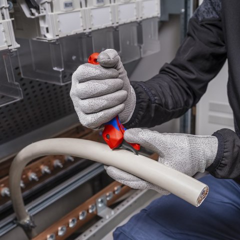 NÓŻ DO ŚCIĄGANIA IZOLACJI ZE STOPKA PROWADZĄCĄ NÓŻ DO ŚCIĄGANIA IZOLACJI ZE STOPKA PROWADZĄCĄ