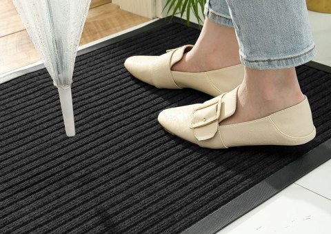 WYCIERACZKA DO BUTÓW WEJŚCIOWA POD DRZWI 90X150 CM VALERIA CZARNA